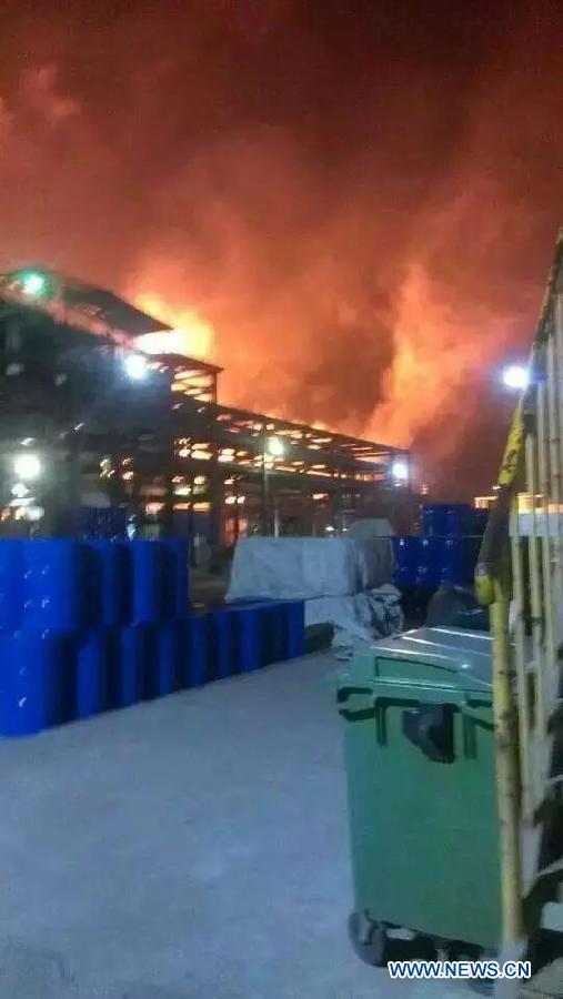 В Нанкине горит химический завод