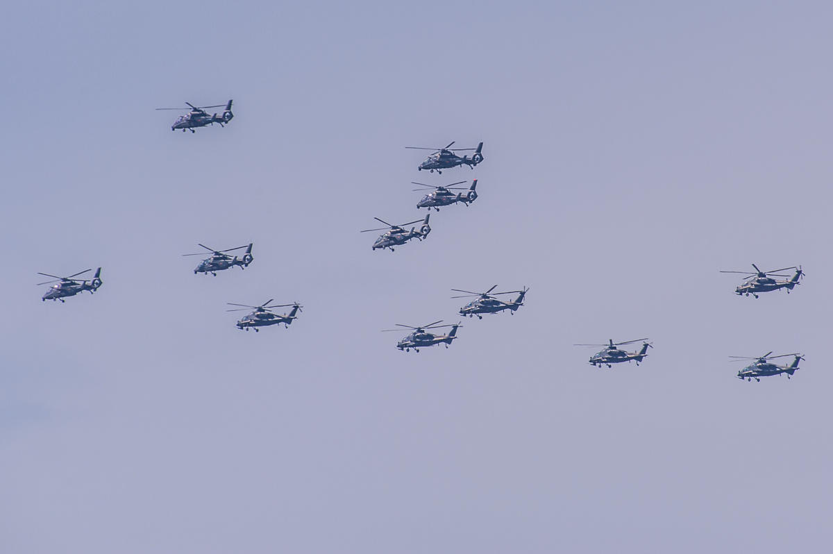 Сухопутно-воздушные войска Пекина провели репетицию Парада Победы