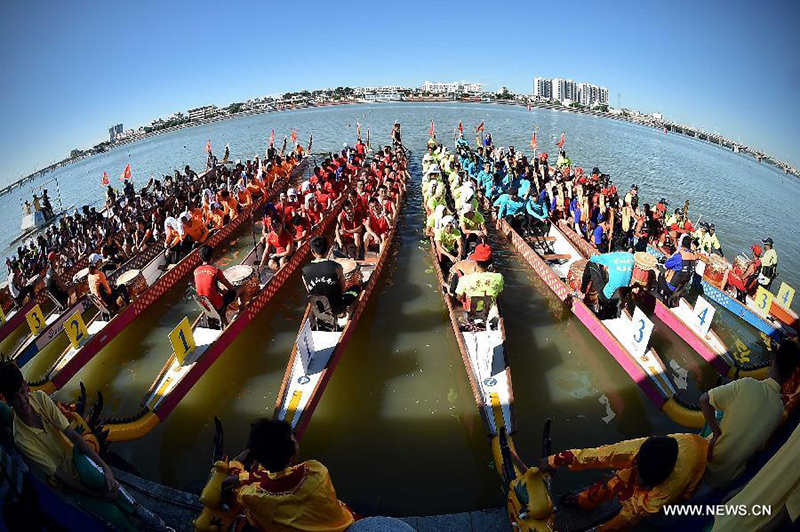 В Китае стартовал Фестиваль лодок-драконов 2015