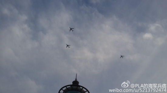 Группа китайских бомбардировщиков готовится к параду в честь 70-летия Победы над японскими захватчиками 