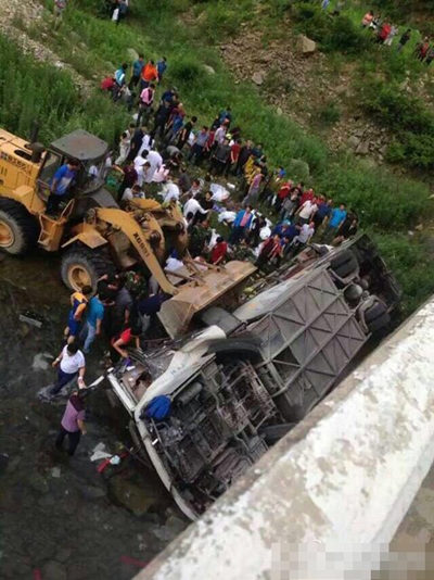 Десять человек стали жертвами аварии туристического автобуса в провинции Цзилинь