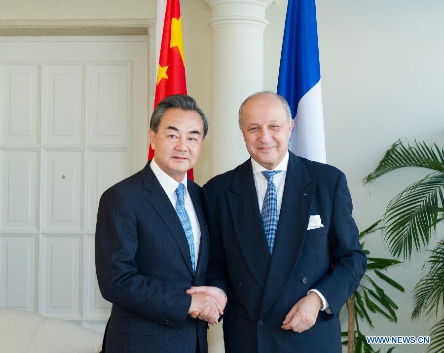 Ван И: Китай и Франция будут совместно продвигать скорейшее достижение всестороннего соглашения по иранской ядерной проблеме