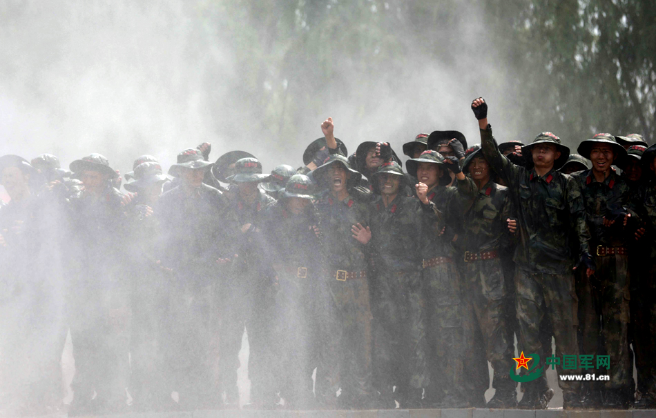 Остаться или отсеяться – новобранцы военизированной полиции Китая проходят подготовку для приема в спецподразделения полиции