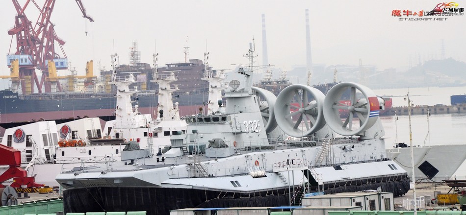 Новейшие фотографии десантных кораблей «Зубр» в китайском порту
