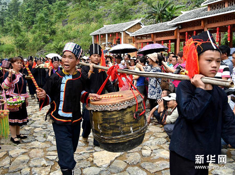 Представители народности Яо отмечают праздник Чжучжу