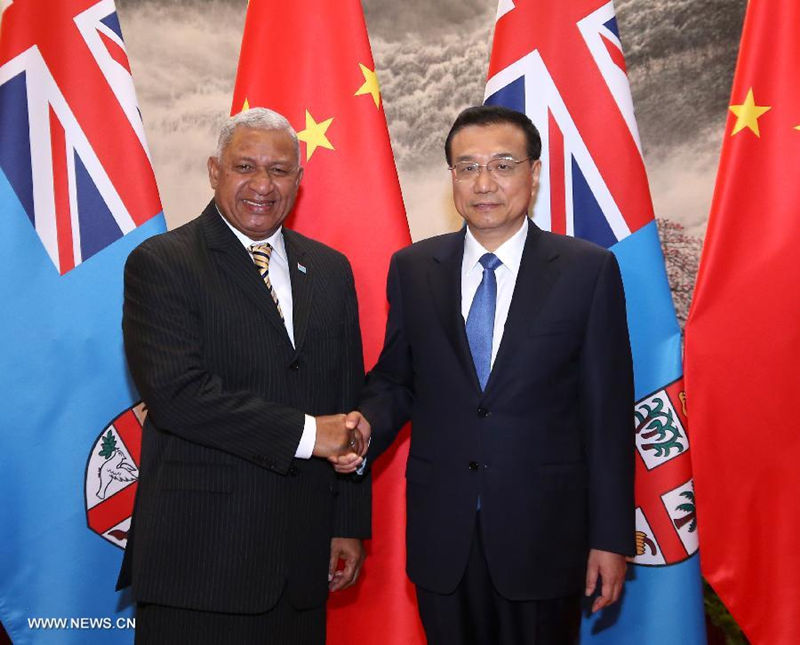 Ли Кэцян встретился с премьер-министром Фиджи Ф.Баинимарамой