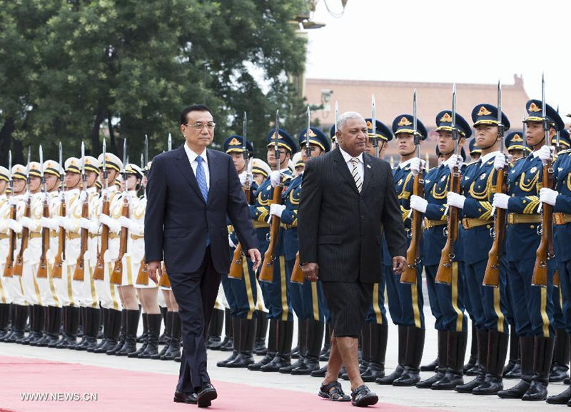 Ли Кэцян встретился с премьер-министром Фиджи Ф.Баинимарамой