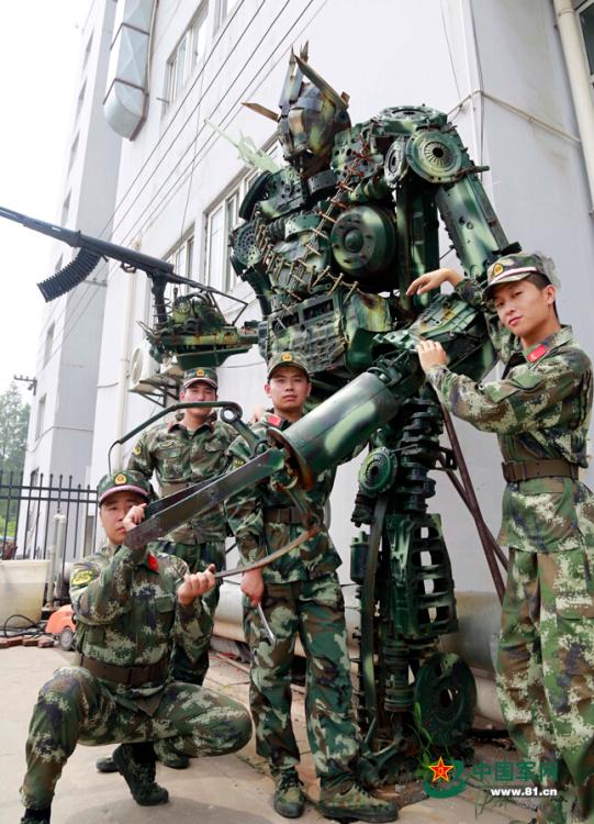 Солдаты НОАК создали робота-«трансформера»