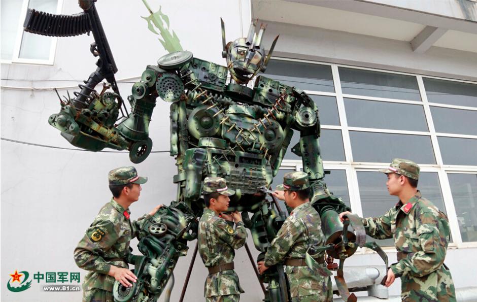Солдаты НОАК создали робота-«трансформера»