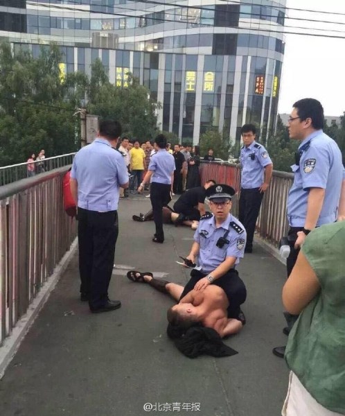 Иностранные модели в Пекине задержаны за неподчинение полиции