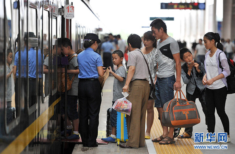 С начала особого режима в связи с летними каникулами по железным дорогам Китая перевезено свыше 200 млн пассажиров