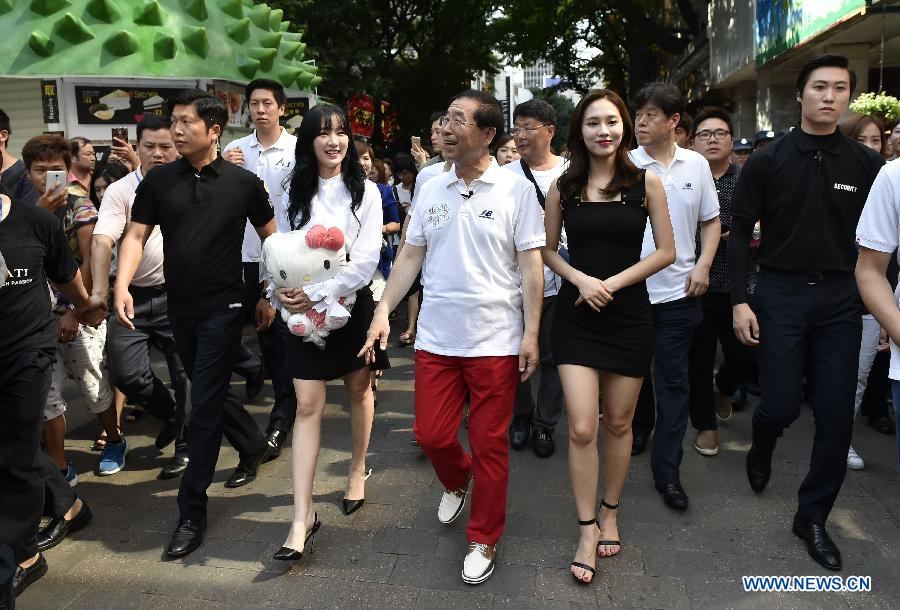 Сеула устроил презентацию турпоездок в РК на улице города Гуанчжоу