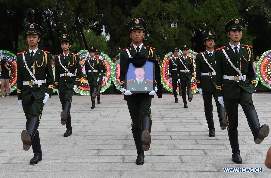 В Пекине состоялась церемония прощания с китайским охранником, погибшим в результате теракта в Сомали