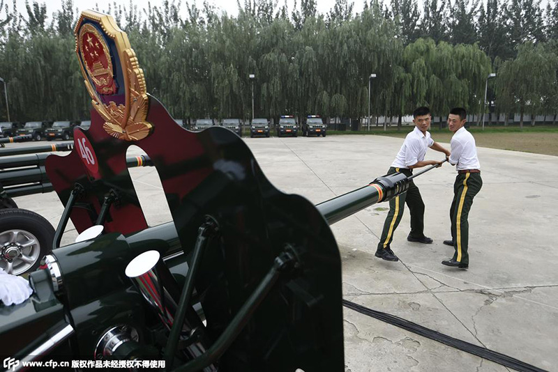 Пекин: Салютный дивизион готовится к Параду Победы