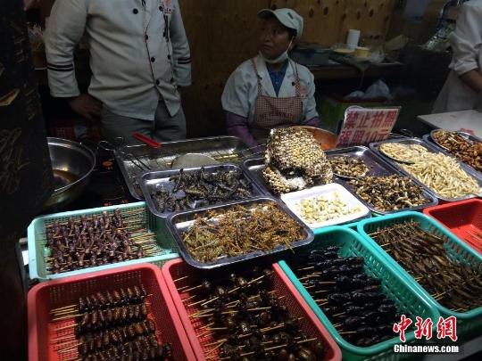 Фестиваль еды на юге Китая – а Вы решились бы это съесть?