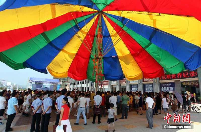 В Китае создали самый большой в мире зонт