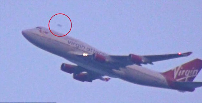 В аэропорту Джона Кеннеди в Нью-Йорке НЛО обогнал взлетающий самолет