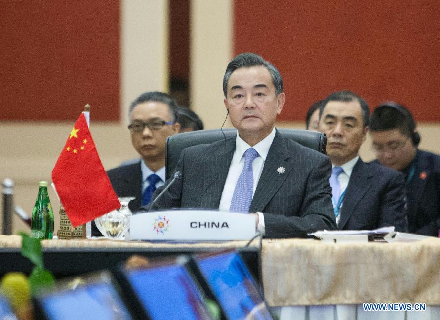 Ван И выступил с "тремя инициативами по обеспечению мира и стабильности в районе Южно-Китайского моря"