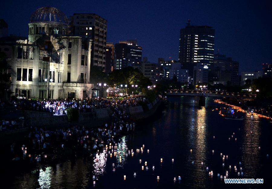 В японском городе Хиросима почтили память жертв атомной бомбардировк