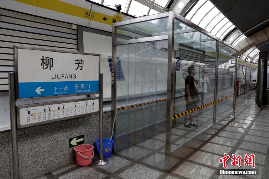 В Пекине впервые установился кондиционер на остановке автобуса