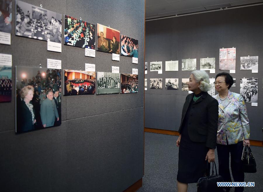 Открылась фотовыставка по случаю 25-летия принятия Основного закона КНР о САР Сянган