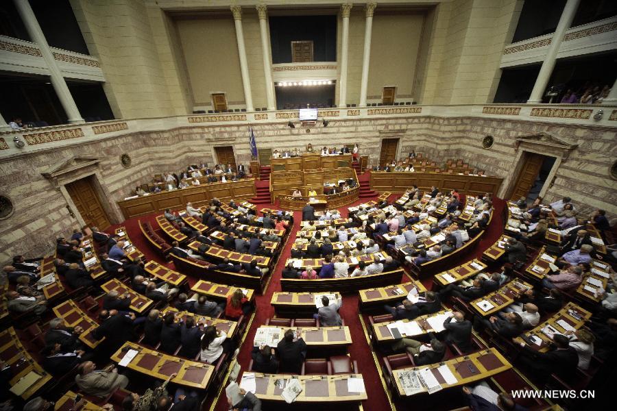 Парламент Греции утвердил третий пакет финансовой помощи