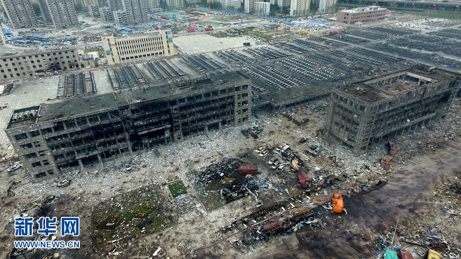 Сайт Синьхуанет сделал аэрофотосъемки мест взрывов в городе Тяньцзинь