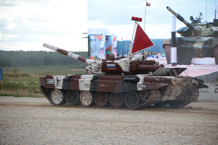Китайские танкисты завоевали серебро в соревнованиях "Танковый биатлон"