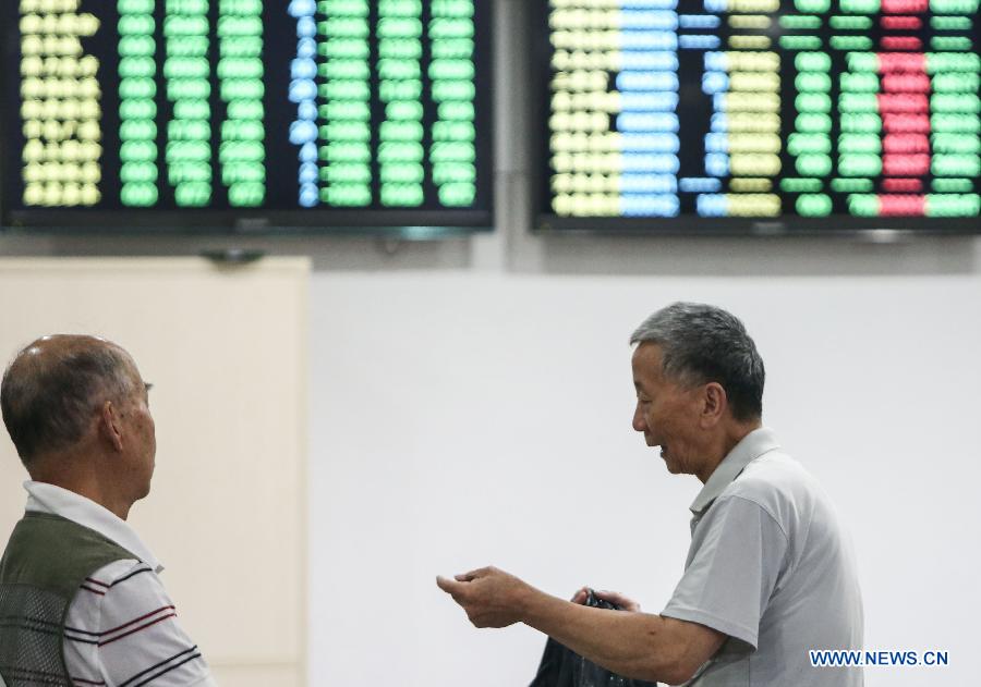 Торги на фондовых биржах Китая завершились мощнейшим за последние 8 лет падением котировок