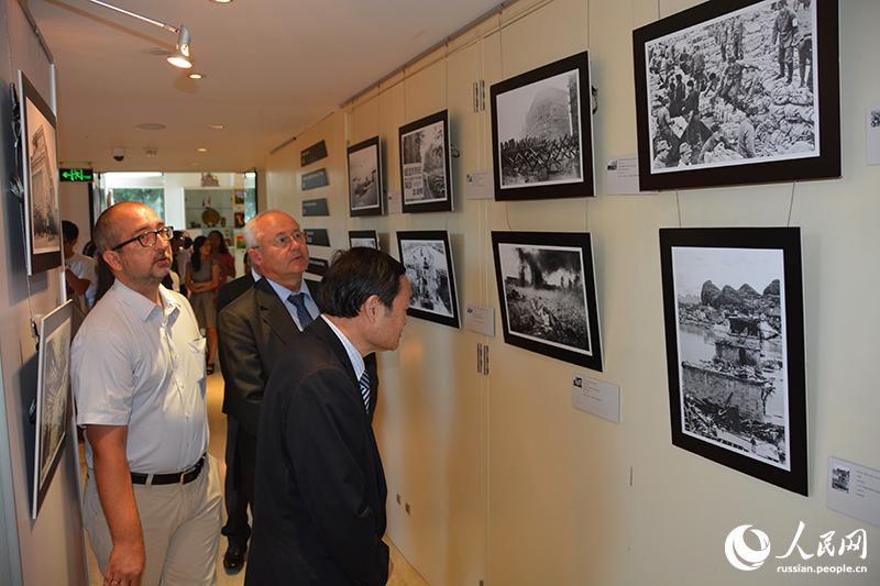 В Пекине открылась фотовыставка, приуроченная  к 70-летию Победы китайского народа в войне против японских захватчиков и Великой Отечественной войне 1941-1945 годов