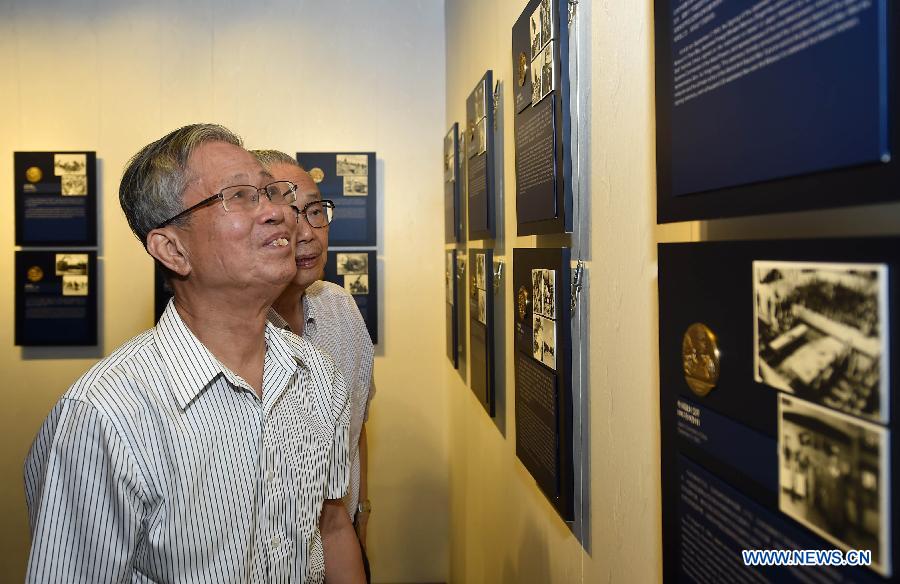 В Пекине по случаю 70-летия победы в Войне сопротивления открылась выставка памятных монет и значков