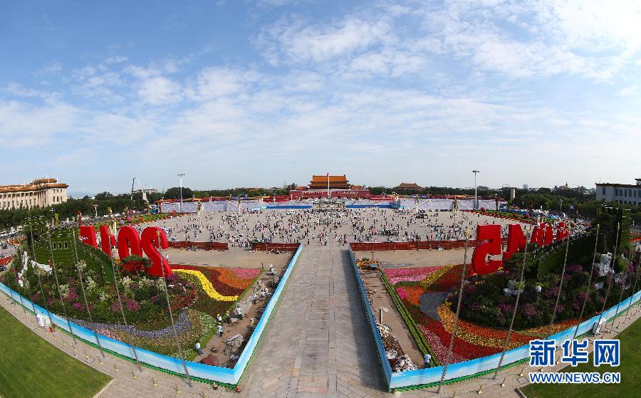 Завершились на площади Тяньаньмэнь декоративные работы в честь 70-й победы в Войне сопротивления китайского народа японским захватчикам