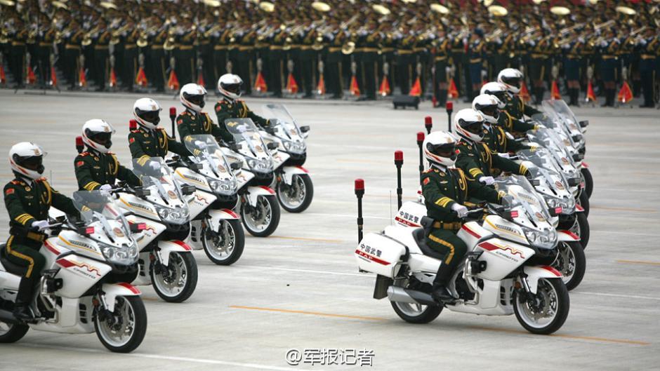 Отряд мотоциклистов военной полиции на Параде
