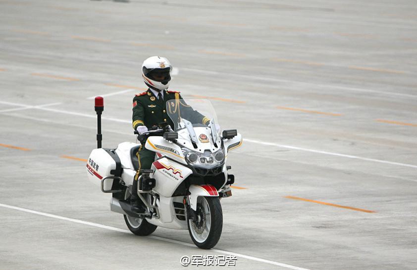 Отряд мотоциклистов военной полиции на Параде