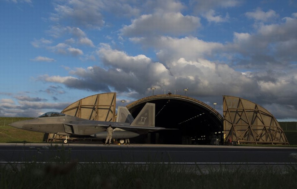 США впервые разместили в Польшу истребители F-22 Raptor