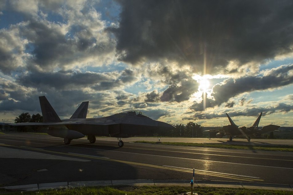 США впервые разместили в Польшу истребители F-22 Raptor