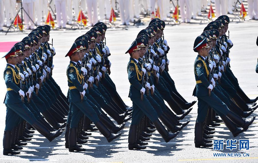 Через площадь Тяньаньмэнь проходят делегации зарубежных вооруженных сил