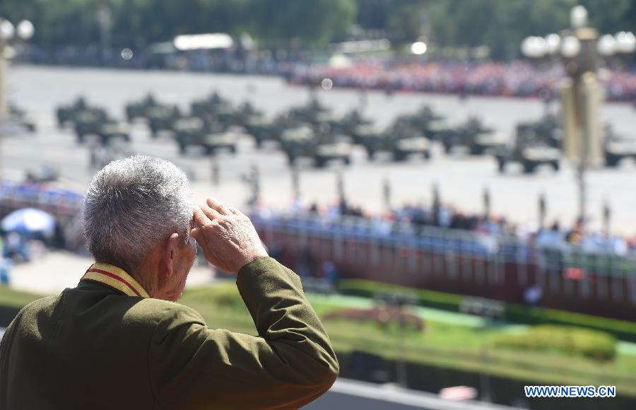 Яркие моменты военного парада -- детальные изображения