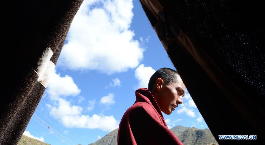 Один день из жизни живой будды в Тибете