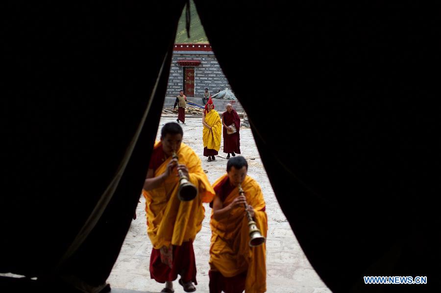 Один день из жизни живой будды в Тибете