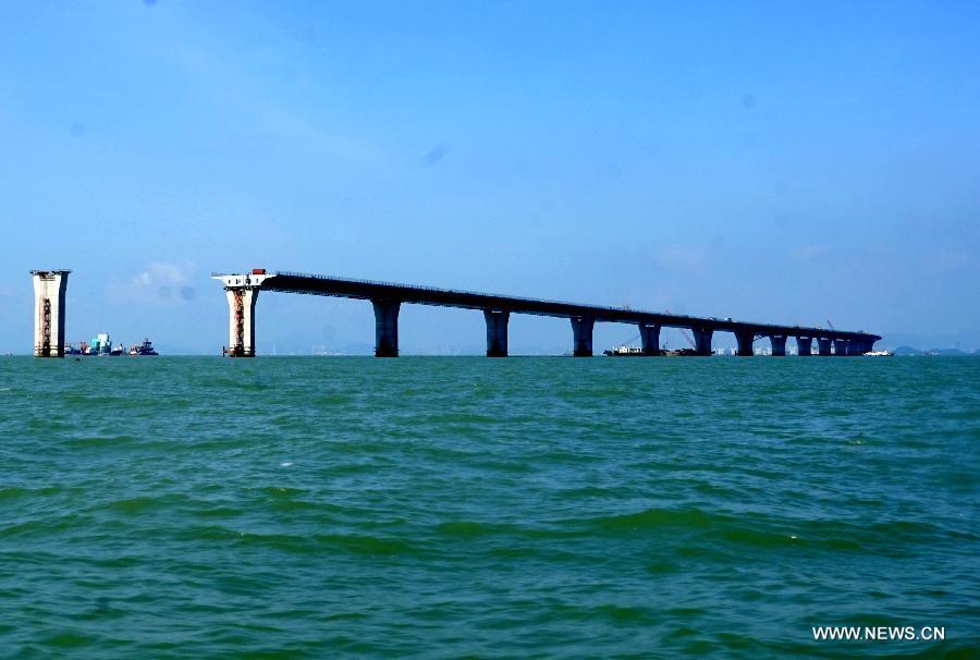 Завершилось строительство всех 208 опор моста "Сянган-Чжухай-Аомэнь"