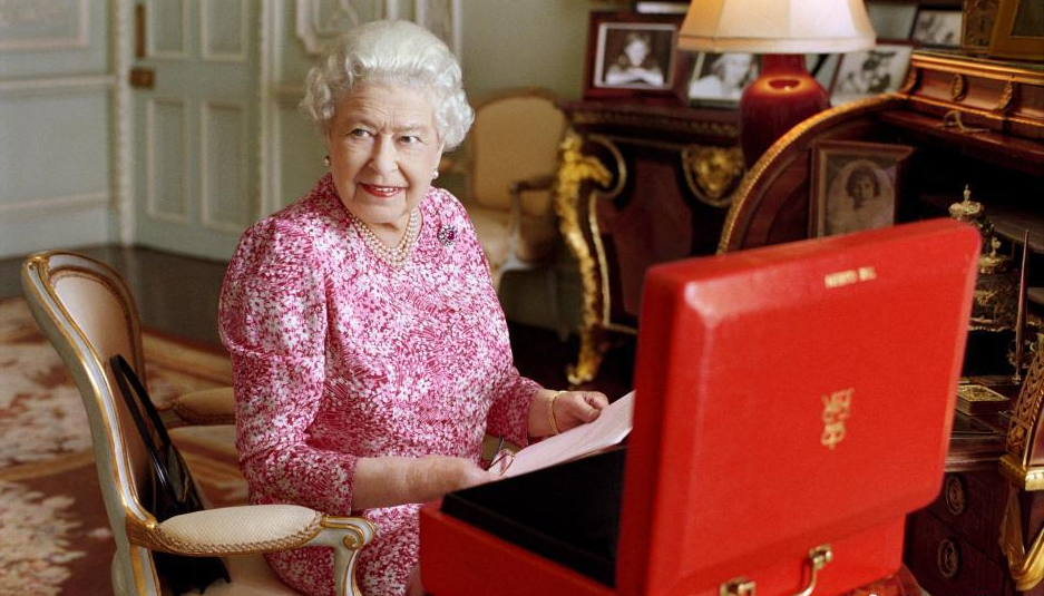 Королева Великобритании Елизавета Вторая станет самым долго правящим монархом в истории страны