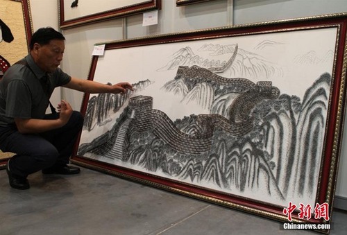 Пожилой мужчина из Чунцина создал портрет Давида из 87 тысяч зубочисток