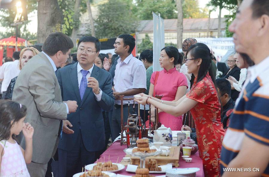 Китайские блюда в Фестивале национальных блюд в Ташкенте