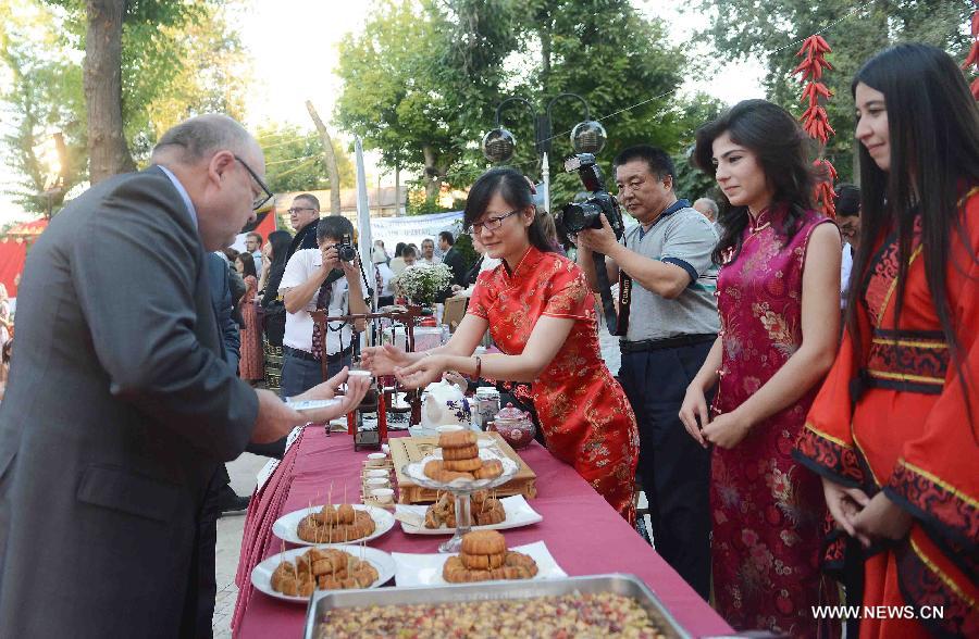 Китайские блюда в Фестивале национальных блюд в Ташкенте