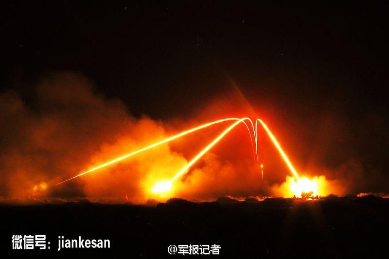 Фотографии с учений артиллерийских войск Синьцзяна