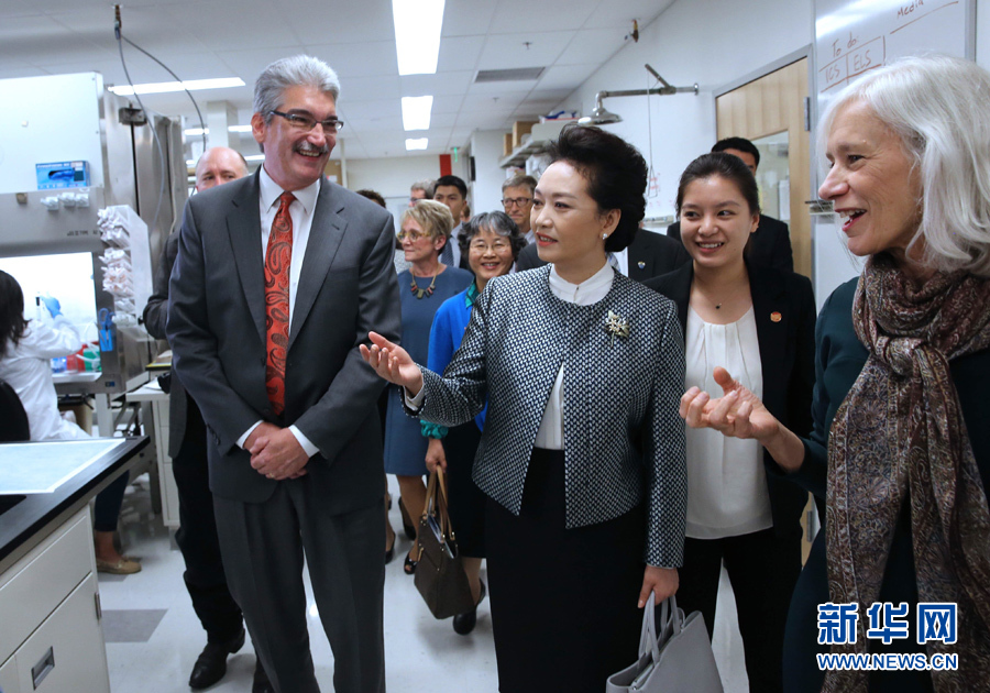 Пэн Лиюань вместе с четой Гейтс посетила американский научно-исследовательский центр раковых заболеваний в Сиэтле