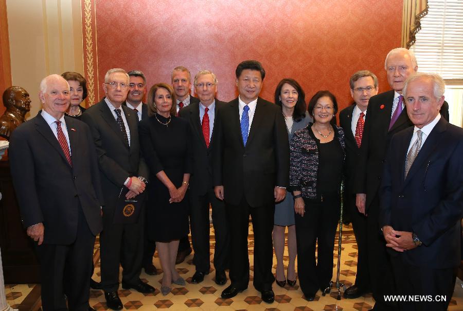 Вашингтон, 25 сентября /Синьхуа/ -- Находящийся в США с визитом председатель КНР Си Цзиньпин в пятницу встретился с лидерами Конгресса США, и призвал урегулировать различия между двумя странами надлежащим и конструктивным путем. 