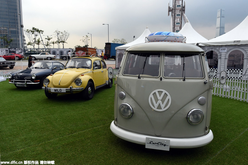 На Сянганском карнавале представлены классические ретро-автомобили