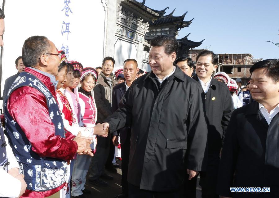 Си Цзиньпин подчеркнул необходимость решительной борьбы с бедностью, ускорения социально-экономического развития национальных районов